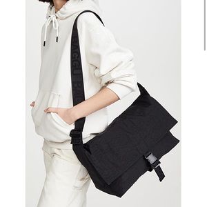 Baggu Sport messenger bag! (Baggu no longer sells!)